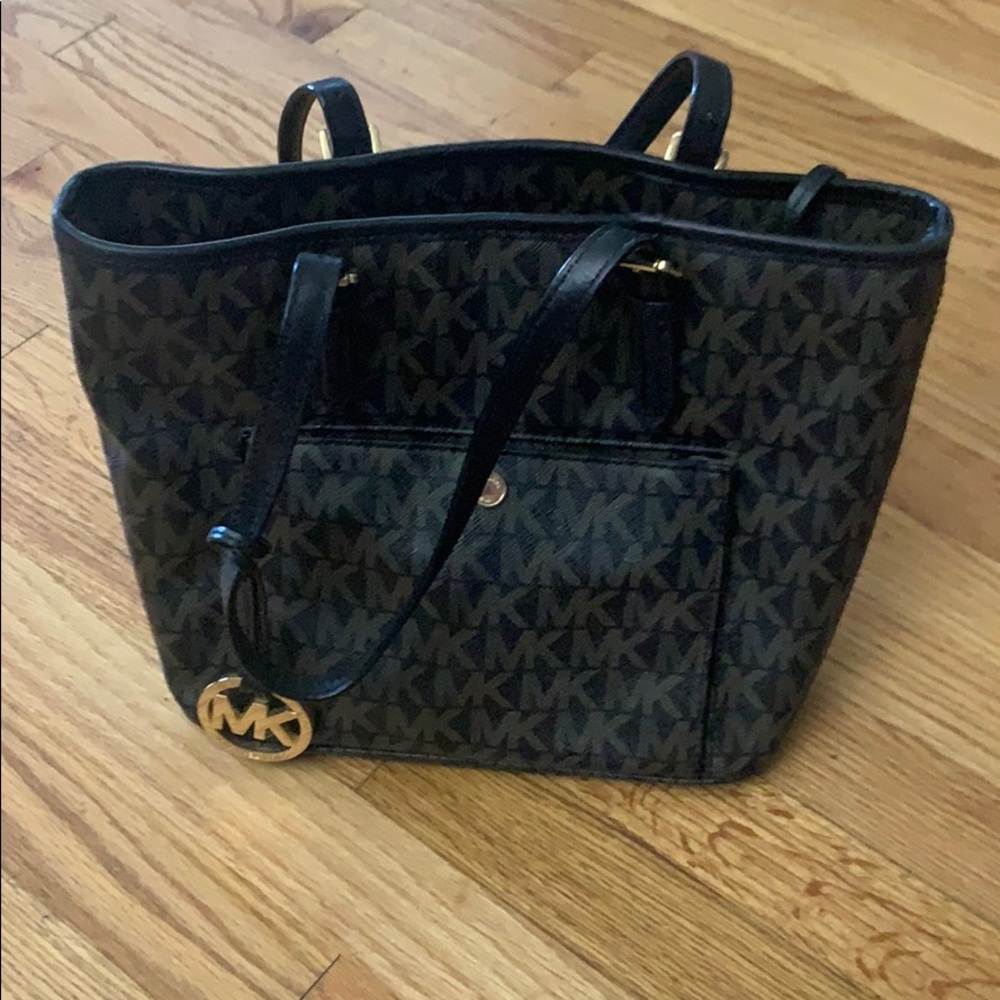 Like NEW!! Michael Kors purse
